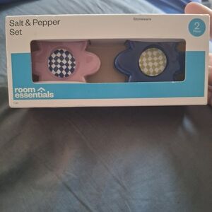 Room Essentials Salt & Pepper Set